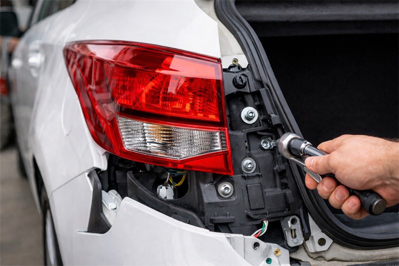 Automotive exterior fastener Automotive exterior fastener
